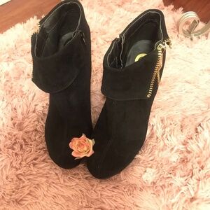 Guess booties 8